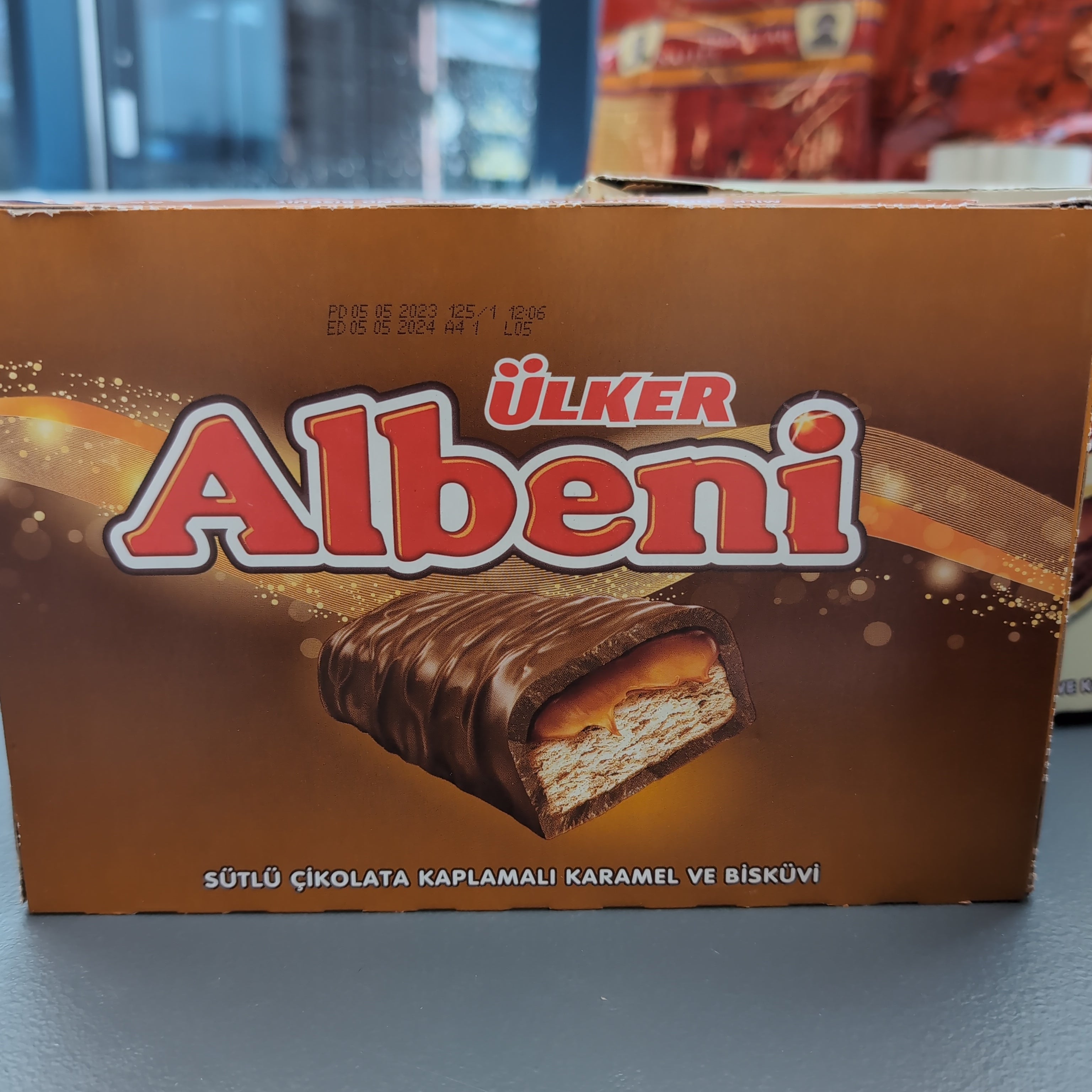 ULKER ALBENI MILK CHOCOLATE COATED CARAMEL AND BISCUIT BAR Pack of 24